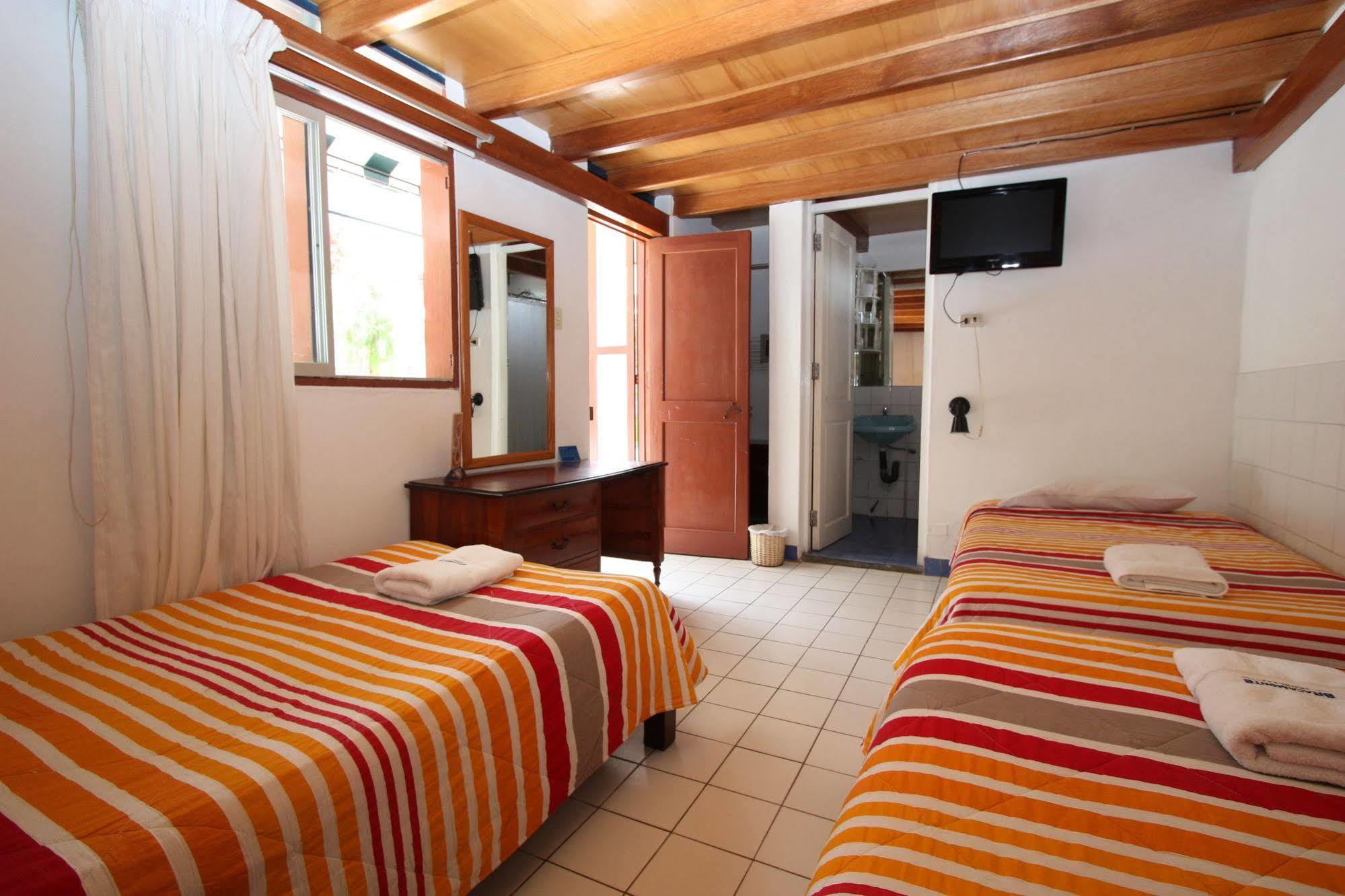 Hotel Bracamonte ฮวนชาโก ภายนอก รูปภาพ