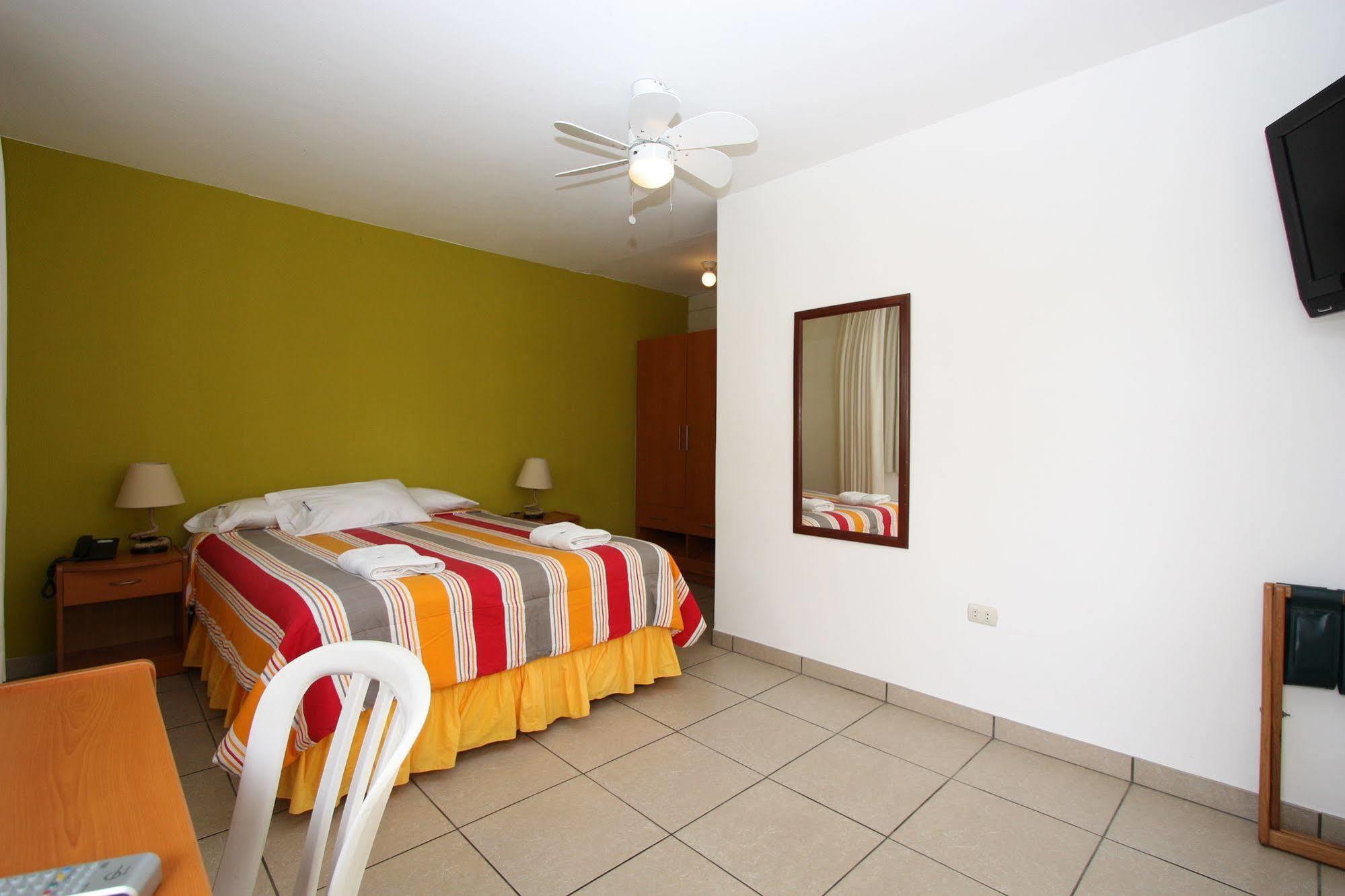 Hotel Bracamonte ฮวนชาโก ภายนอก รูปภาพ